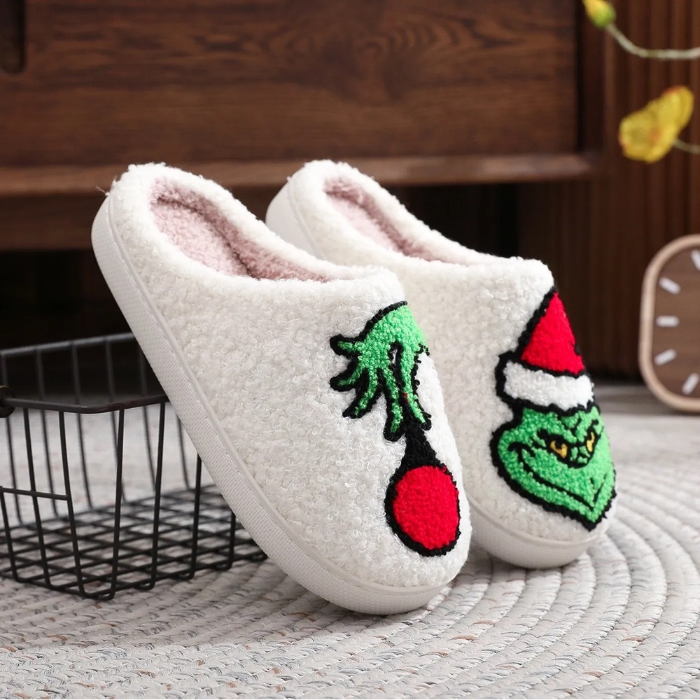 NEW Christmas Grinch Slippers